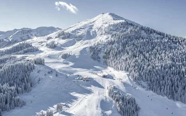 Modern Studio Right on the ski Slope