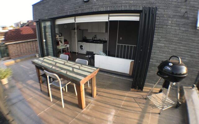 Myeongdong Artmonstay Guesthouse