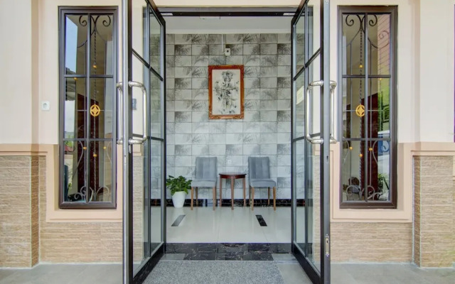 The Shine Residence by OYO Rooms
