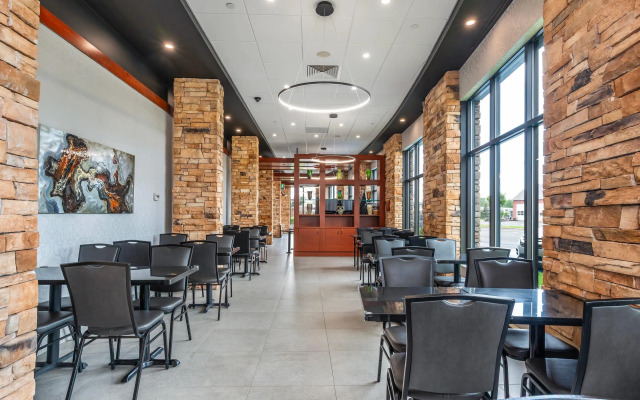 Quality Inn & Suites Levis