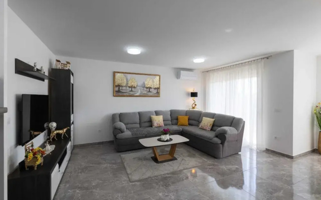 Kastel Stari Sunny Downtown Apartment With Terrace