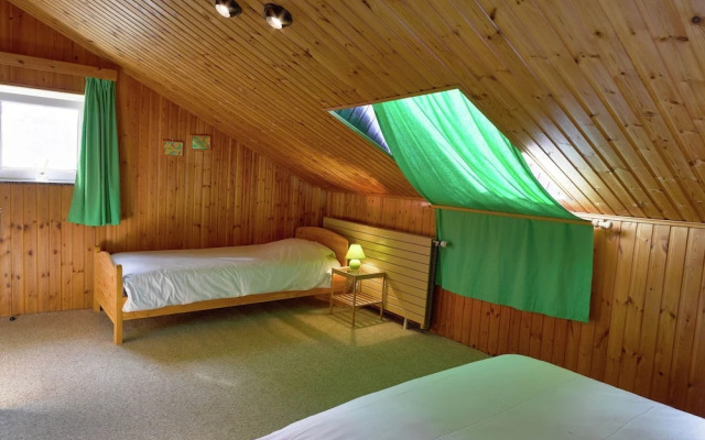 Spacious Holiday Home With Private Garden