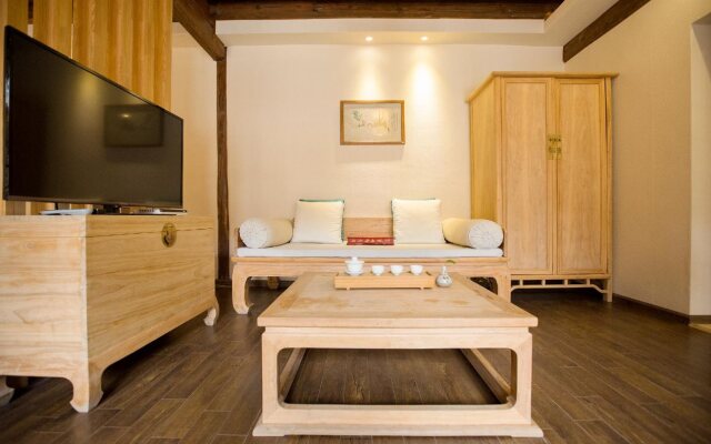 Lijiang Banxicaotang Inn
