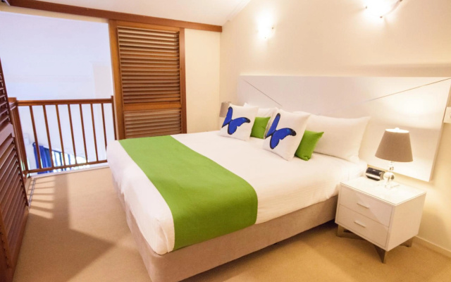 Freestyle Resort Port Douglas – Guest Rooms – Port Douglas