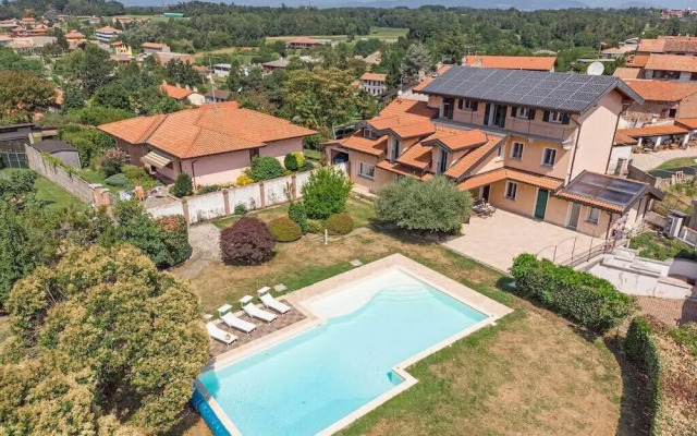 Villa Near Milan With Swimming Pool