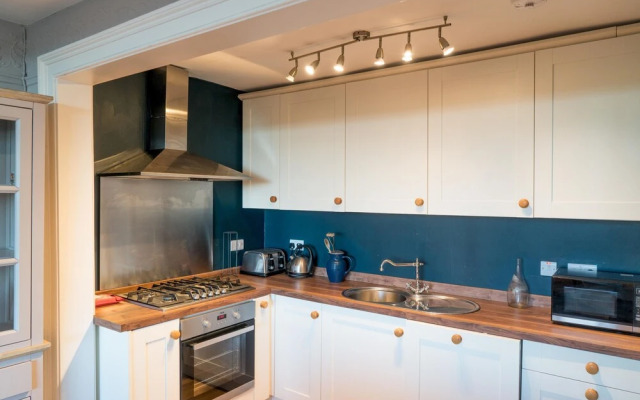 Queen St: Superb Penthouse Flat W/roof Terrace