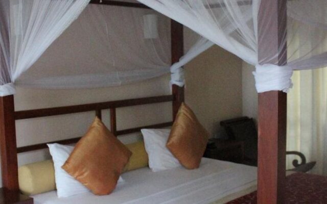 Warahena Beach Hotel