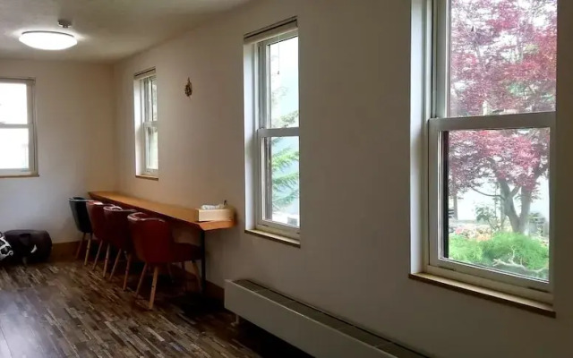 Donguri House