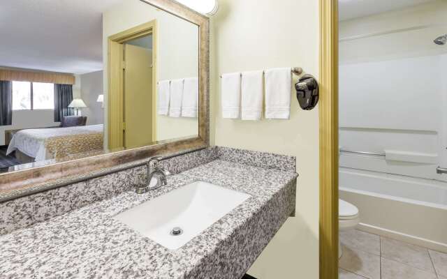 Days Inn by Wyndham Kent - Akron