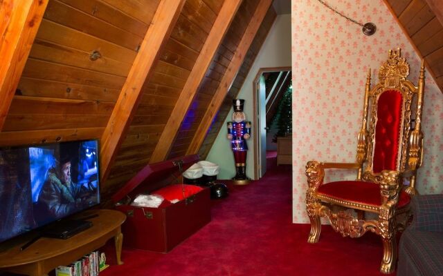 Hicksville Pines Chalets & Motel