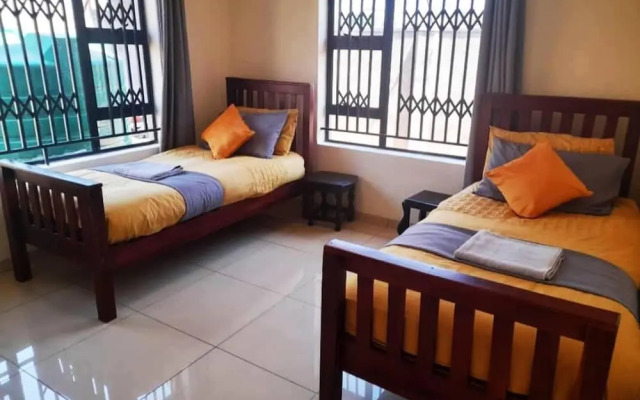 Manacomfy - 14bed House - 4 Baths - Victoria Falls