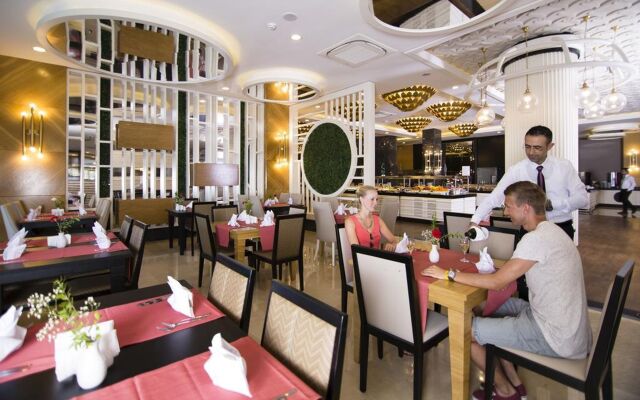 Port River Hotel & Spa