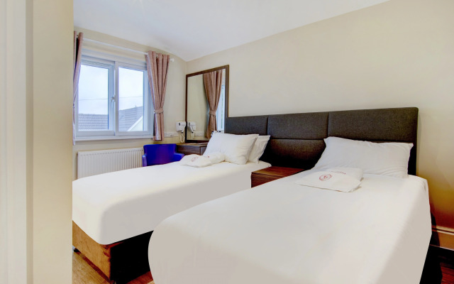 Gissons Hotel by OYO Rooms