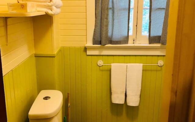 Green Gables Bungalow Court