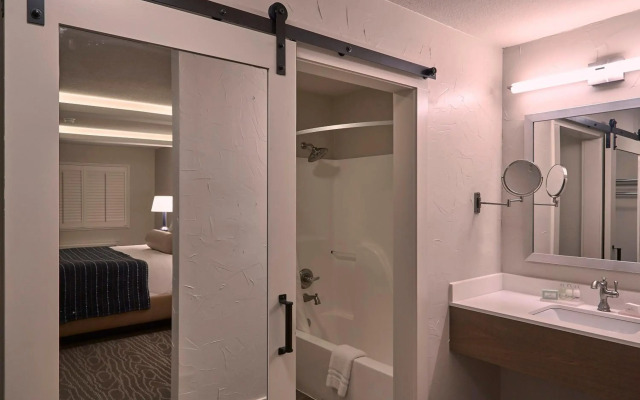 Fredericksburg Inn & Suites