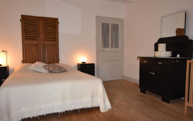 Romantic Holiday Home in Barricourt with Barbecue