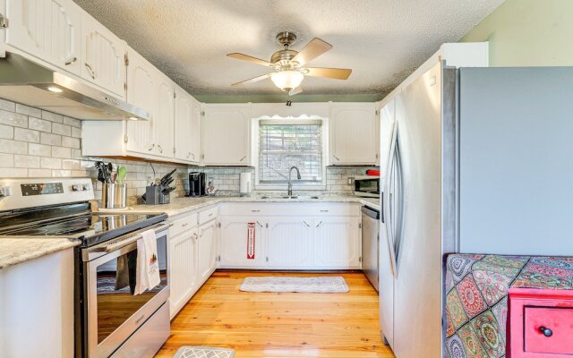 Pet-friendly Hiawassee Cabin w/ Lake Views & Sauna