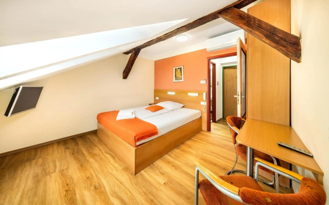 Hotel Golden City Garni