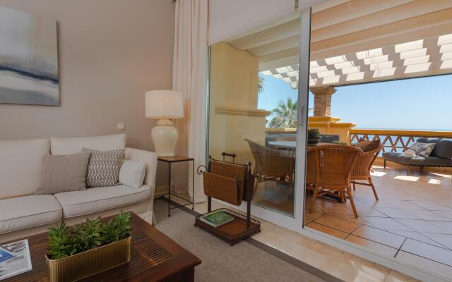 18166 - Superb Front Line Location - Heated Pool
