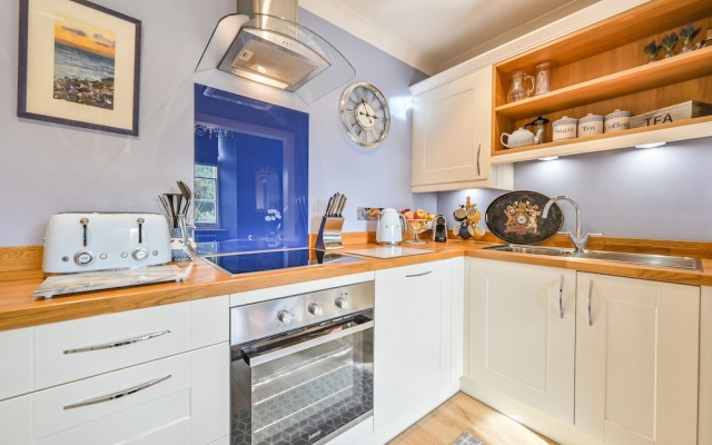 Muntham Apartment 4