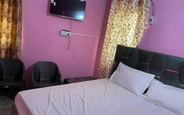 Spot On 88657 Hotel Dazi Star