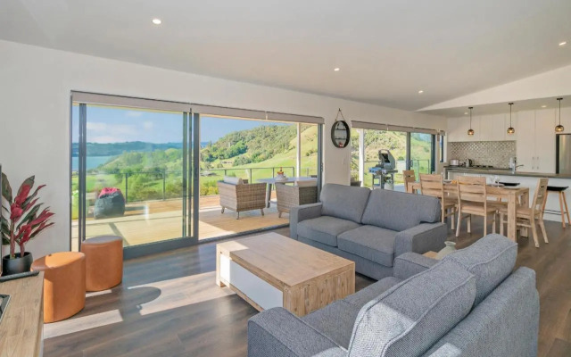 Peace and Paradise - Whitianga Holiday Home
