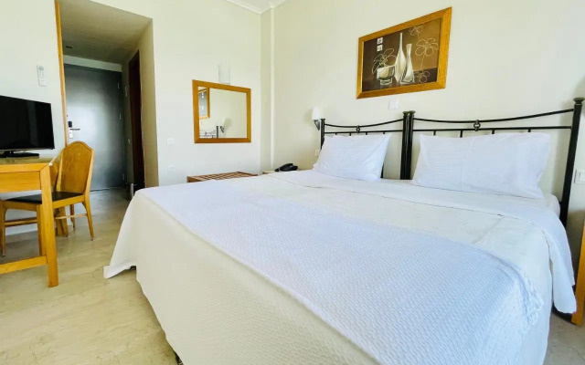 Afitos Apartments & Studios