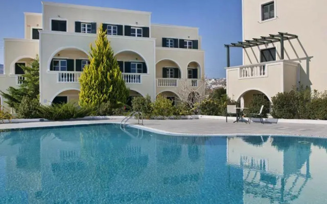 Golden Sun Studios & Apartments