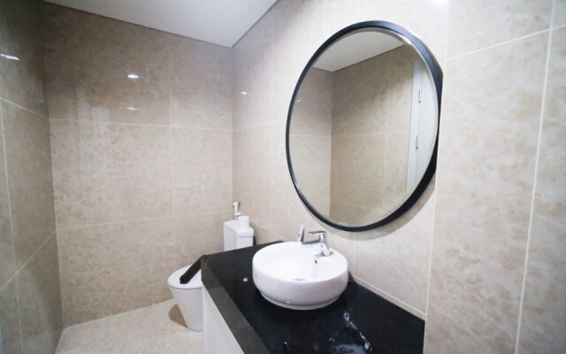 Homey 3Br With Private Lift At Grand Sungkono Lagoon Apartment