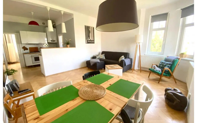 Central-Modern-Apartment