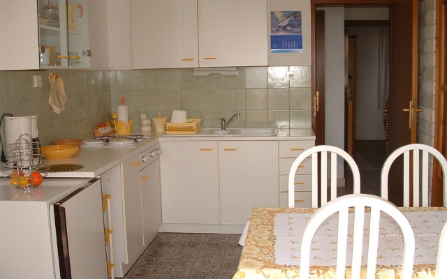 Apartment Sim - 130 m from sea: A1 Zuti Bol, Island Brac