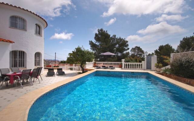 Villa - 12 Bedrooms with Pool and WiFi - 104986