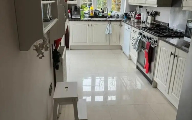 Cosy and Lovely 4-bed House in Stanmore