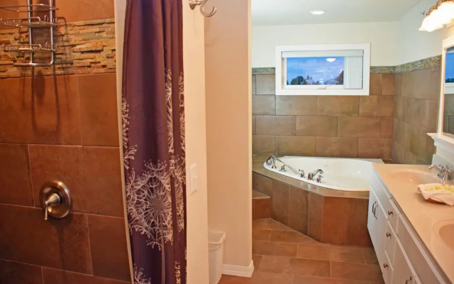 Longliner Lodge And Suites