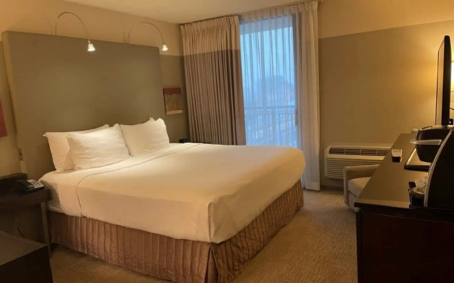 Crowne Plaza Chicago West Loop by IHG