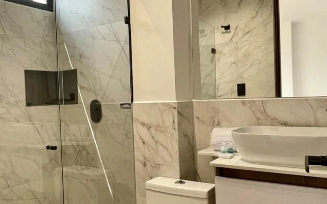 w Impressive 3BR With Balcony in Laureles