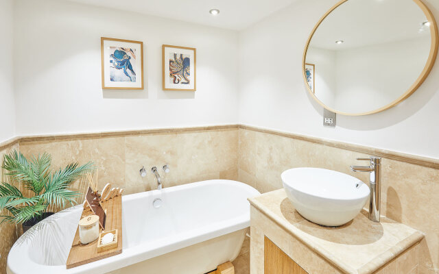 Host Stay 19 West End