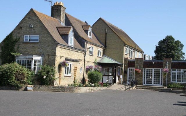 Pike & Eel Hotel and Marina