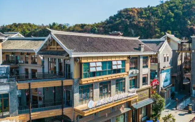 Liuzhou Dingwei Business Hotel (Yaobu Ancient Town)