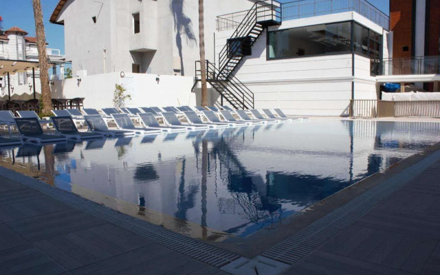 Akalia Suite Hotel & Spa