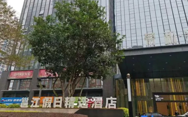 Yongjiang Holiday Hotel+ (Nanning East Railway Station)