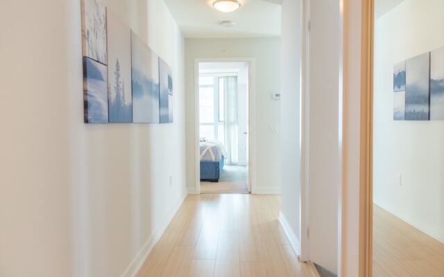 QuickStay - Premium 2-Bedroom with CN Tower & Lake Views