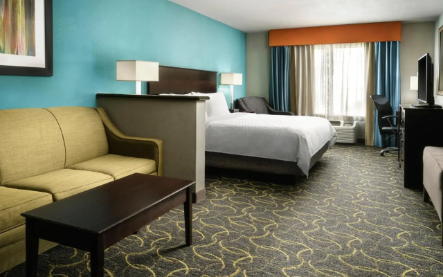 Holiday Inn Express & Suites DFW - Grapevine by IHG