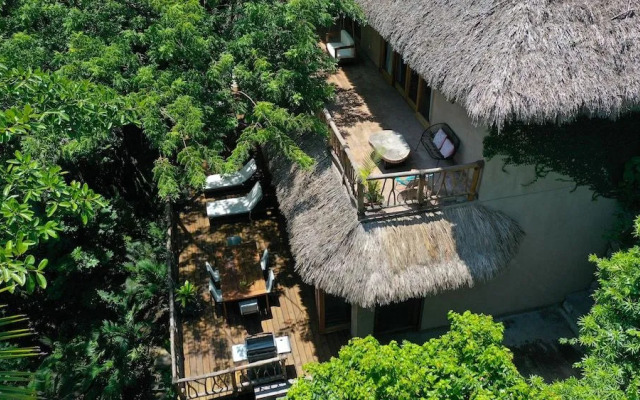 Tokipa at Punta Sayulita