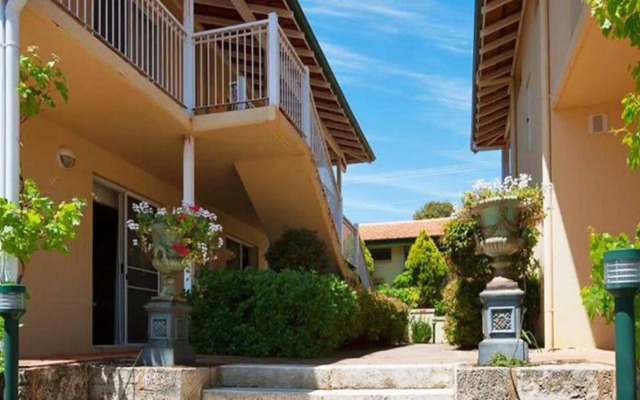 Higgins Lane Motel