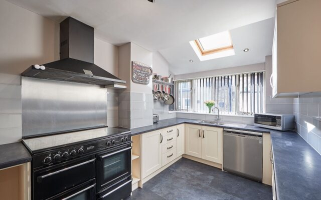 Host Stay Rosedale House