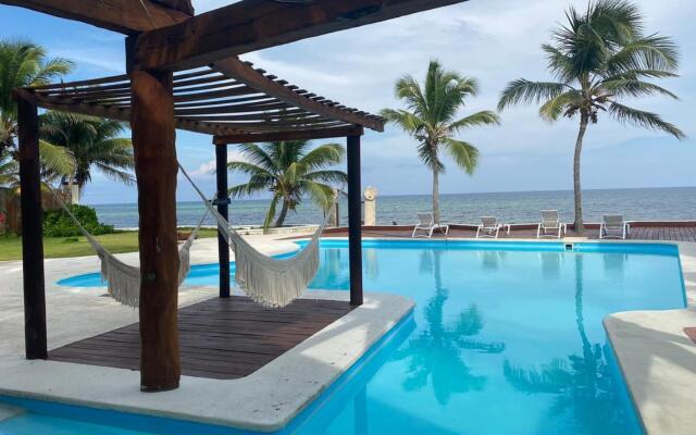 Casa del Puerto by MIJ - Beachfront Hotel