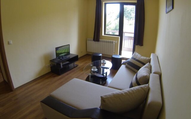 Rusaliite Adventure House