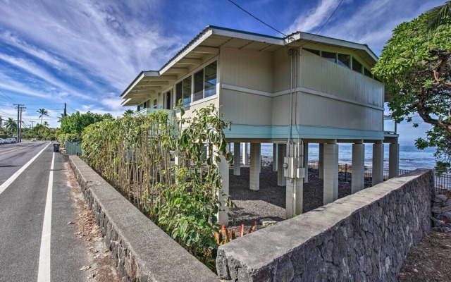 Oceanfront Kona Home w/ Beach Access & Views!