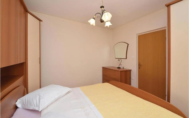 Three-Bedroom Apartment in Prigradica